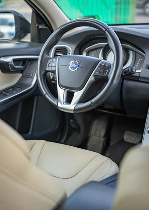 Volvo V60 cena 78000 przebieg: 113000, rok produkcji 2018 z Białystok małe 379